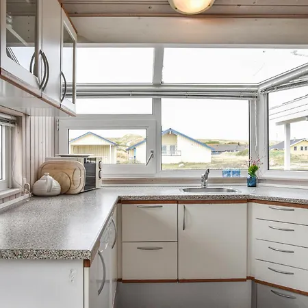 Four-bedroom In Hvide Sande * Bjerregård