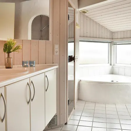 Cozy Home In Hvide Sande With Sauna Semesterbostad *